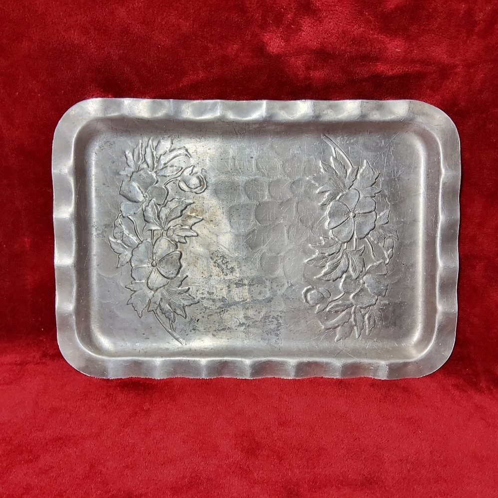 Vintage Hammered Aluminum Rectangle Tray Ruffled Edge Floral Design 13" X 9"